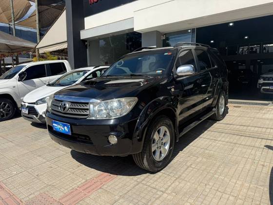 TOYOTA HILUX SW4 3.0 SRV 4X4 7 LUGARES 16V TURBO INTERCOOLER DIESEL 4P AUTOMÁTICO